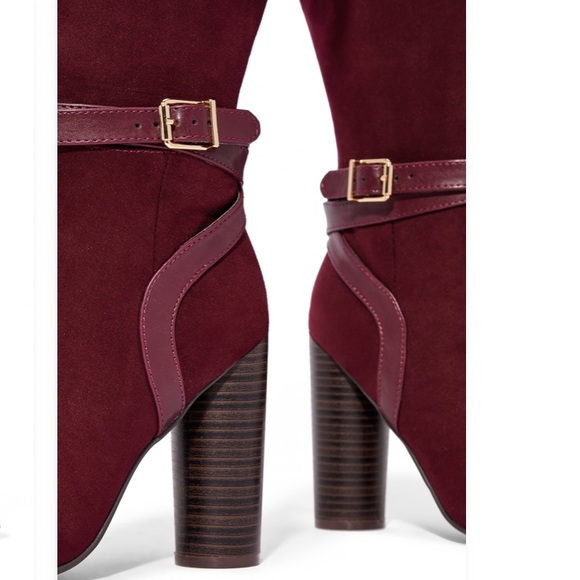 Woman’s Boots - Picture 4 of 5